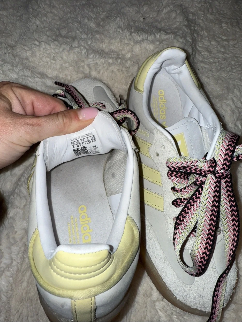 adidas Sambae sneakers sz 6 Pale Yellow with Gum Sole &  Spark Laces